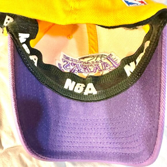 Los Angeles Lakers basketball Cap made by Reebok - Picture 3 of 4